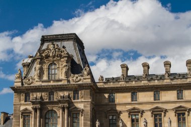 Parijs - juny 7: louvre Voortbouwend op juny 7, 2012 in museum de Leuvre