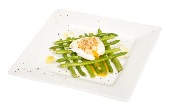 Fräsch sallad med sparris, ägg och krutonger — Stockfoto