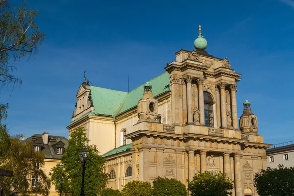 Варшава, Польша - церковь кармелитов в знаменитых польских Пшедмицах — стоковое фото