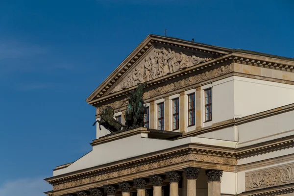 Warszawa, Polen - Nationaloperan och medborgaretheatren bygga — Stockfoto