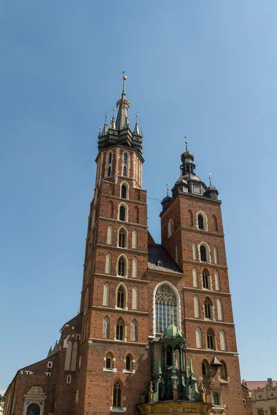 Βασιλική της Αγίας Μαρίας (Mariacki εκκλησία) - διάσημο τούβλο γοτθικό chur — Φωτογραφία Αρχείου