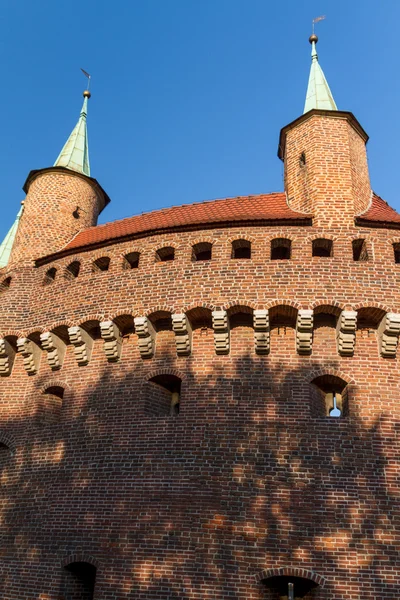 Krakow - Avrupa, Polonya'nın en iyi korunmuş barbican kapısına — Stok fotoğraf