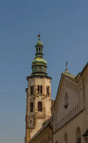 Романський церкви Святого Андрія вежі в Кракові побудована між 107 — стокове фото