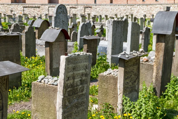 El Cementerio Remuh en Cracovia, Polonia, es un cementerio judío estab —  Fotos de Stock