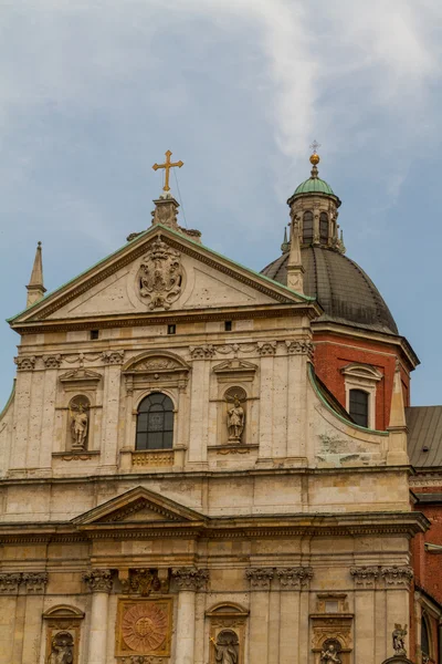 Kirche der Heiligen Petrus und Paulus in der Altstadt von Krak — Stockfoto