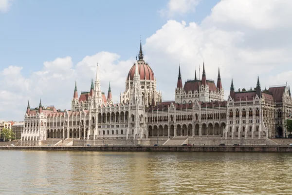 Budapest, byggnaden av parlamentet (Ungern) — Stockfoto