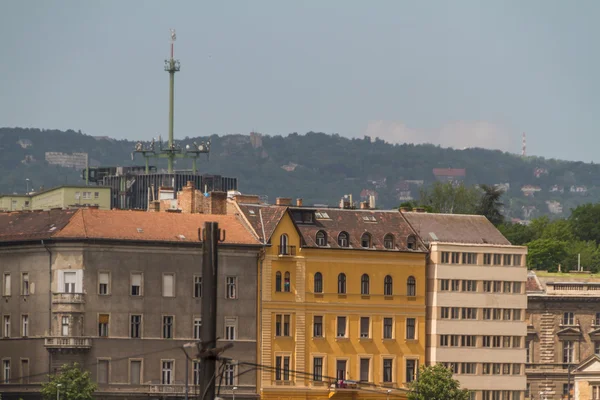 Bâtiments typiques du XIXe siècle dans le quartier du château de Buda à Budape — Photo