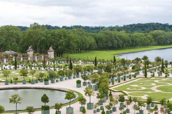 Famoso palacio Versalles cerca de París, Francia con hermosa garde —  Fotos de Stock