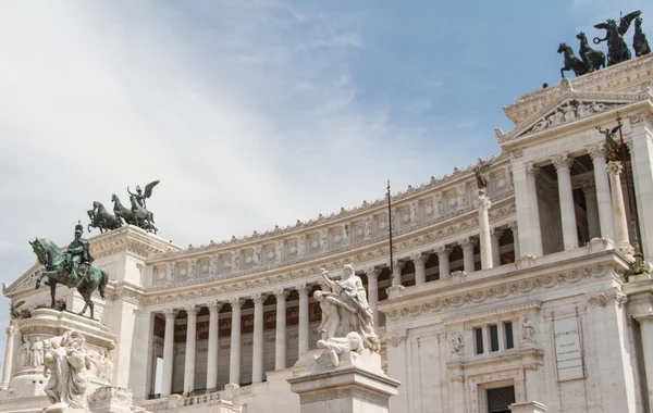 Equestrian monument to Victor Emmanuel II near Vittoriano at day — Stock Photo, Image