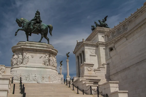 Equestrian monument to Victor Emmanuel II near Vittoriano at day — Stock Photo, Image