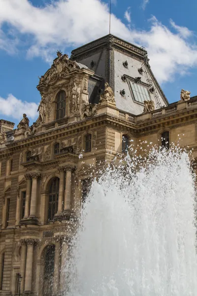 Parijs - juny 7: louvre Voortbouwend op juny 7, 2012 in museum de Leuvre — Stok fotoğraf