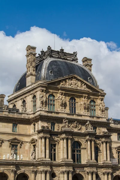 Parijs - juny 7: louvre Voortbouwend op juny 7, 2012 in museum de Leuvre — Stok fotoğraf