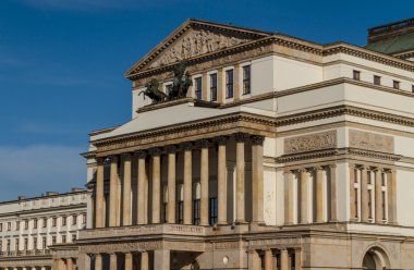 Varşova, Polonya - ulusal opera evi ve Ulusal Tiyatro kurmak