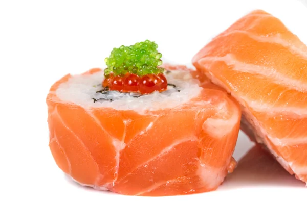 Sushi giapponese tradizionale giapponese food.Roll fatto di salmone, re — Foto Stock