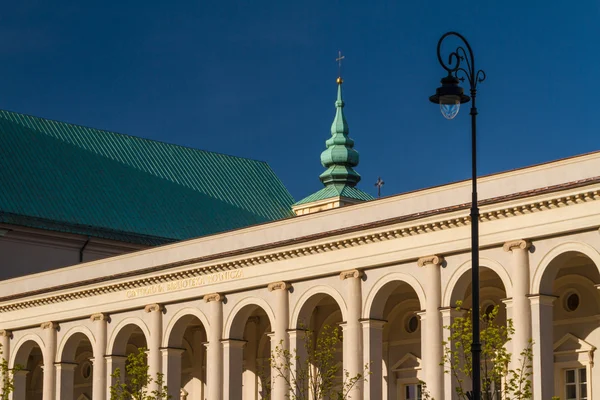 Varsovia, Polonia. Iglesia neoclásica de Santa Ana en el barrio antiguo —  Fotos de Stock