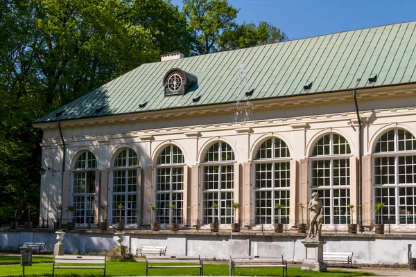 The Lazienki palace in Lazienki Park, Warsaw. Lazienki Krolewski — Stock Photo, Image