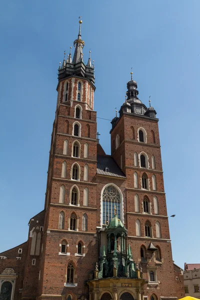St. Mary 's Basilica (Mariacki Church) - famous brick gothic chur — стоковое фото