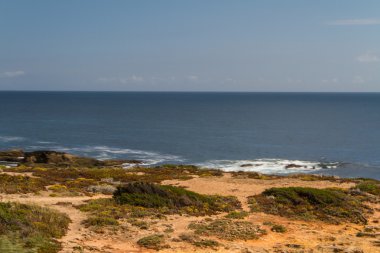 kavga dalgalar Atlantik Okyanusu kayalık sahilleri terk etti.,
