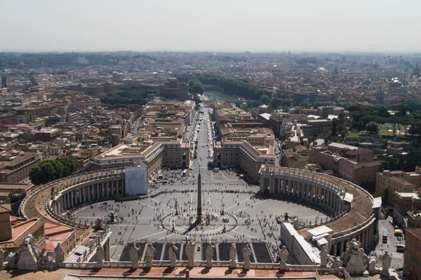 Place Saint-Pierre de Rome dans l'Etat du Vatican — Photo