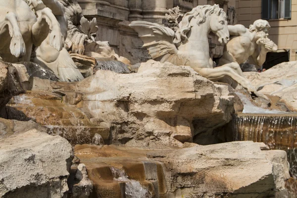 Fountain di Trevi - las fuentes más famosas de Roma en el mundo. Yo... — Foto de Stock