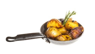 Rosmarin ile kızarmış patates.