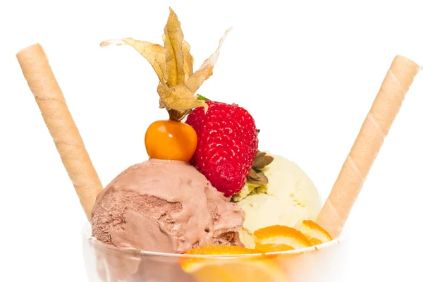 Yogur y helado de chocolate en un tazón de cerca — Foto de Stock