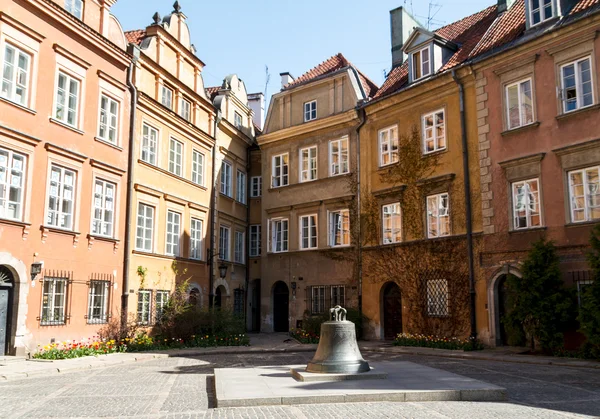 View towards the old town of Warsaw in Poland showing the old cr — Stock Photo, Image