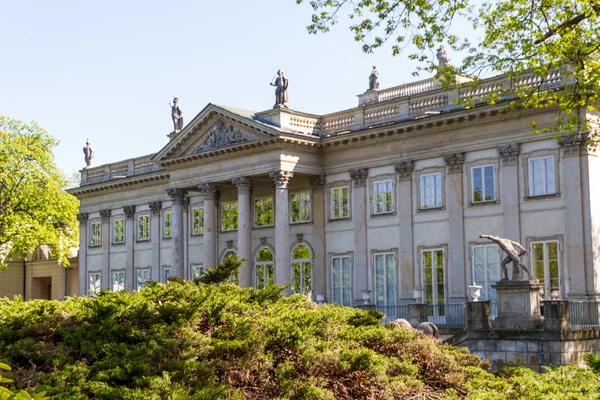 Il palazzo Lazienki nel Parco Lazienki, Varsavia. Lazienki Krolewski — Foto Stock