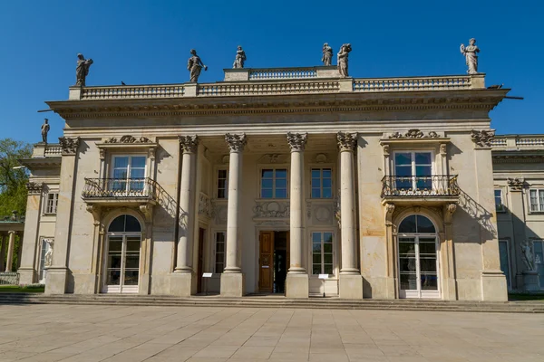 Der lazienki Palast im lazienki Park, Warschau. lazienki krolewski — Stockfoto