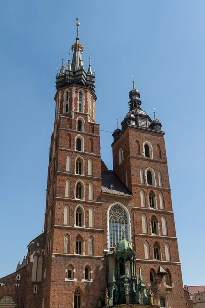 Sukiennice (Mariacki kostel) - slavný cihlové gotiky chur — Stock fotografie