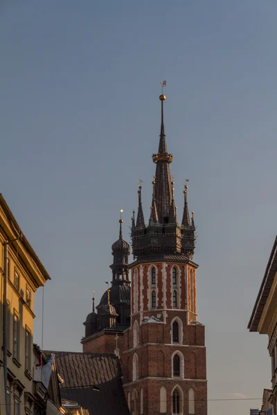 Basílica de Santa María (Iglesia Mariacki) - famoso chur gótico ladrillo — Foto de Stock