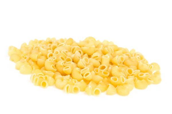 Итальянские макароны (макароны) на белом фоне — стоковое фото