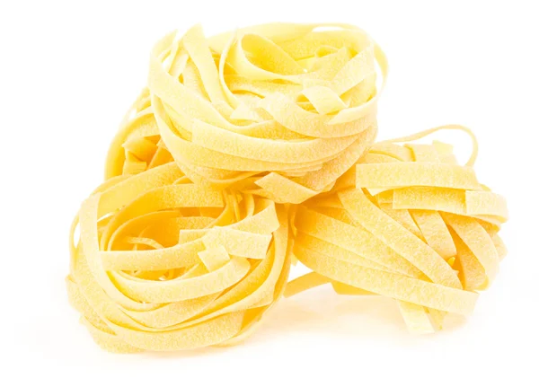 Pasta italian fettucccine sarang terisolasi pada latar belakang putih — Stok Foto