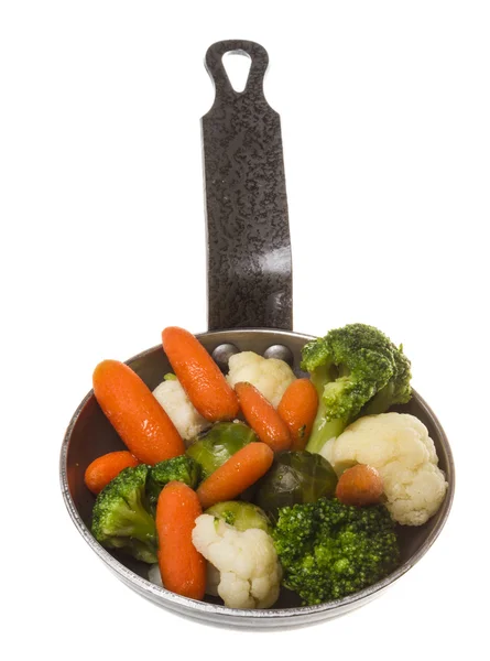 Verduras mezcladas con brotes frescos en la sartén — Foto de Stock