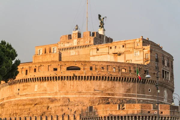 El Mausoleo de Adriano, conocido como el Castel Sant 'Angelo en Rom —  Fotos de Stock