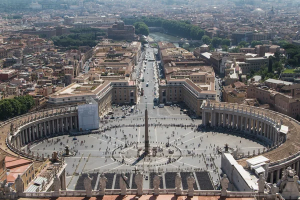 Place Saint-Pierre de Rome dans l'Etat du Vatican — Photo