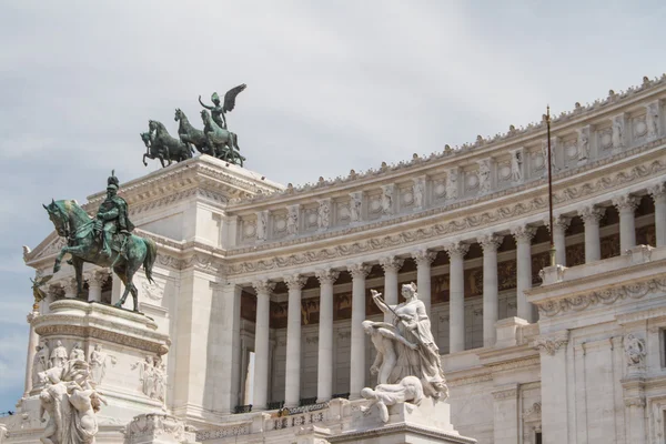 Equestrian monument to Victor Emmanuel II near Vittoriano at day — Stock Photo, Image