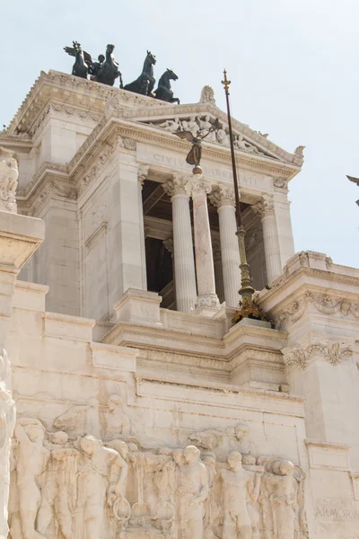 Equestrian monument to Victor Emmanuel II near Vittoriano at day — Stock Photo, Image