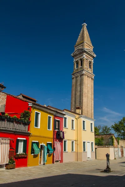 Die Häuserzeile in burano street, italien. — Stockfoto