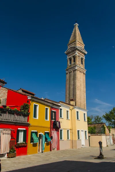 Die Häuserzeile in burano street, italien. — Stockfoto