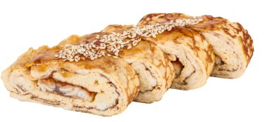 omlet maki sushi - içinde füme yılan balığı bir rulo yaptı. ile tepesinde