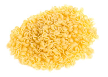Pişmemiş makarna (conchiglie yığını)