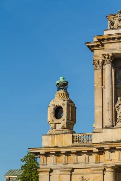 Varsovia, Polonia - Iglesia carmelita en el famoso Krakowskie Przedmies —  Fotos de Stock