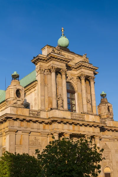 Warsaw, Poland - Carmelite church at famous Krakowskie Przedmies — Stock Photo, Image