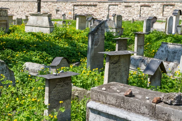 El Cementerio Remuh en Cracovia, Polonia, es un cementerio judío estab —  Fotos de Stock