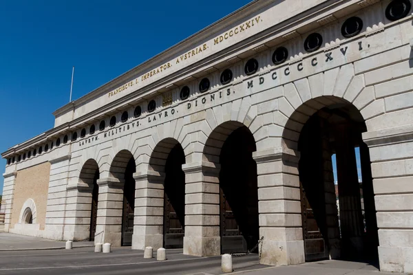 Viena Heldentor - Entrada a Hofburg y Heldenplatz, Austria — Foto de Stock