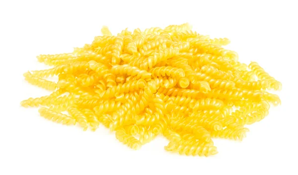 Pilha de massa fusilli close-up sobre fundo de madeira — Fotografia de Stock