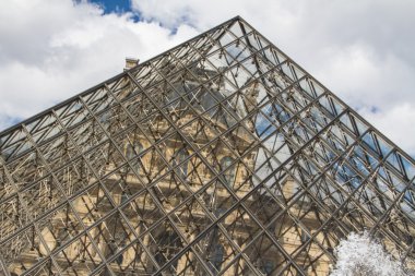 Paris - Haziran 7: louvre louvre müzesinde 7 Haziran 2012 tarihinde bina