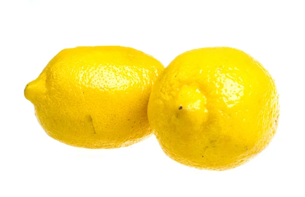 Limones maduros frescos. Aislado sobre fondo blanco — Foto de Stock