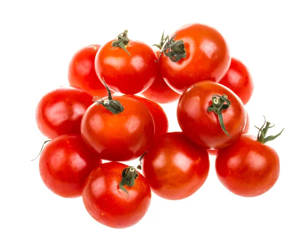 Malé cherry rajče na bílém pozadí zblízka — Stock fotografie